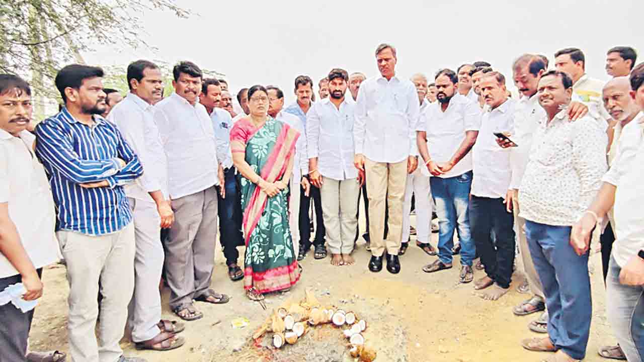 రైతుల ఆక్రందనలు పట్టని కాంగ్రెస్‌ సర్కారు