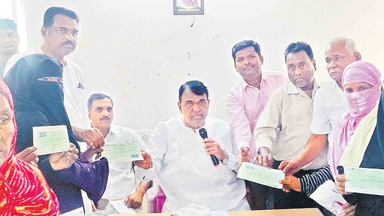 హామీలను అమలుచేయండి..