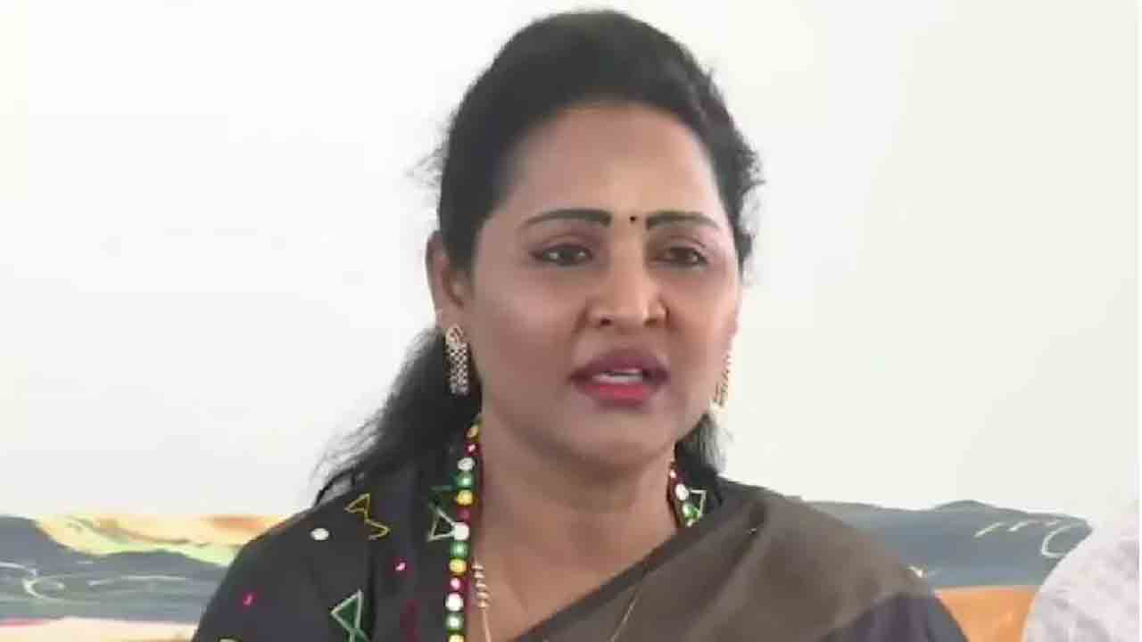 MLA Undavelli Sridevi | ఎమ్మెల్యే ఉండవల్లి శ్రీదేవి ఫైర్‌.. కత్తి సింబల్‌తో నిరసన తెలుపుతూ ట్వీట్‌