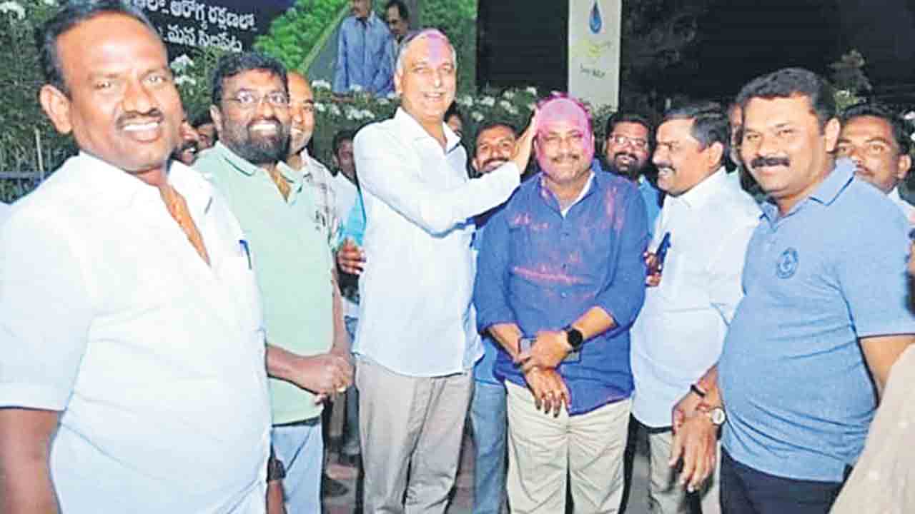 అందరి జీవితాలు రంగులమయం కావాలి