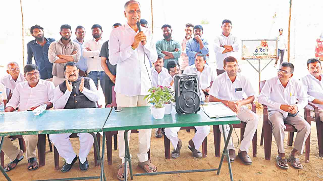 ఆలయ అభివృద్ధికి సహకారం అందిస్తా