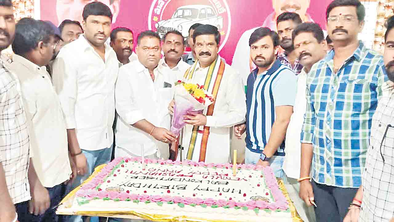 కళ్లముందే ఆగిపోతున్న ‘అభివృద్ధి’