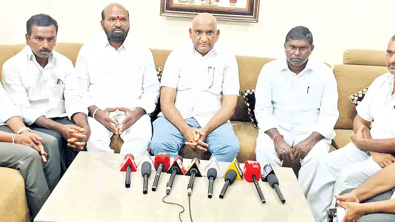 రేవంత్‌కు రైతులంటే కోపం