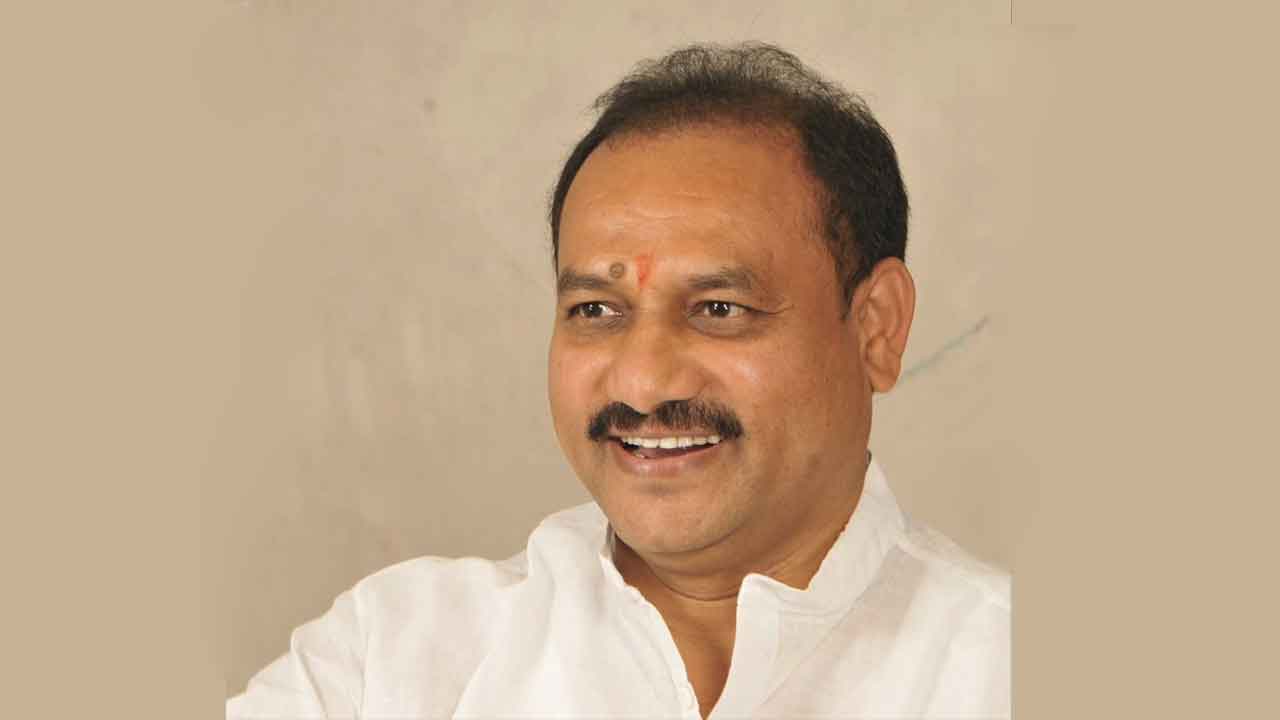 రచ్చకెక్కితే సీనియర్లపైనా చర్యలు తప్పవు