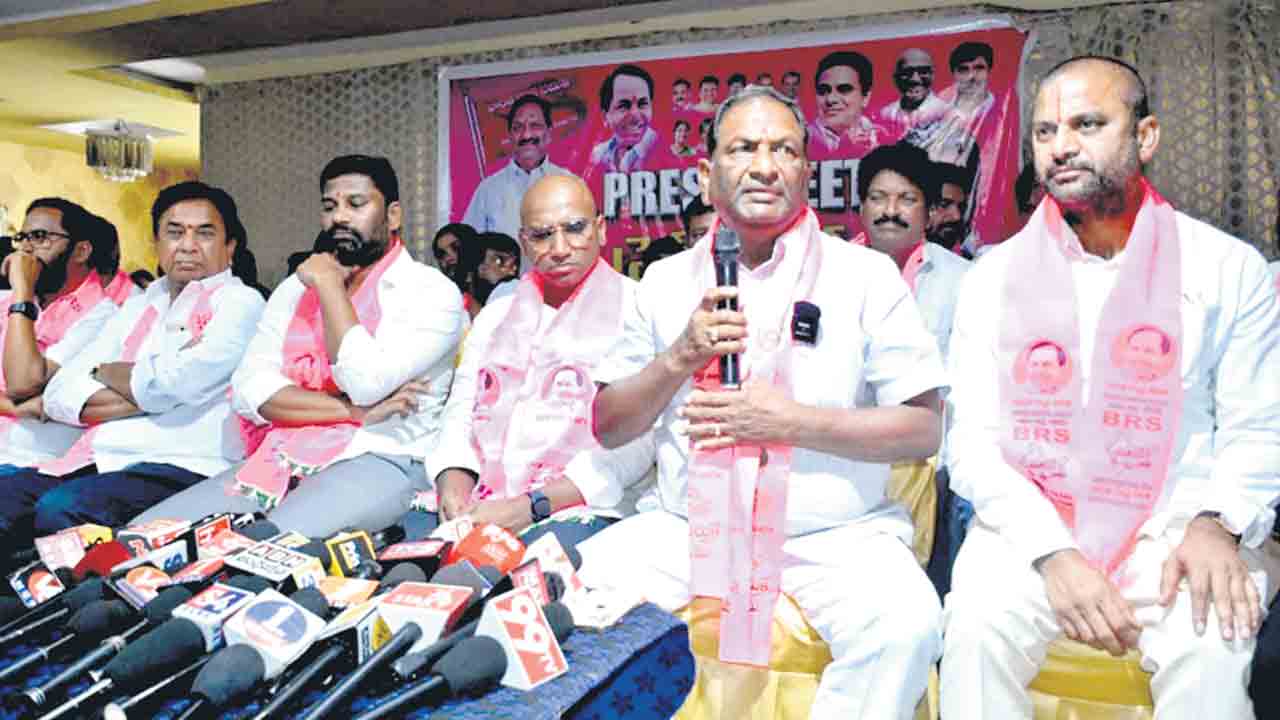 పంటలు ఎండుతున్నా పట్టించుకోరా..?