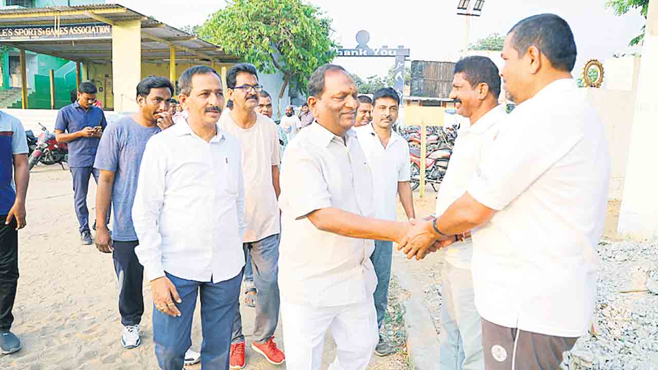 అభివృద్ధిని చూసి ఆదరించండి