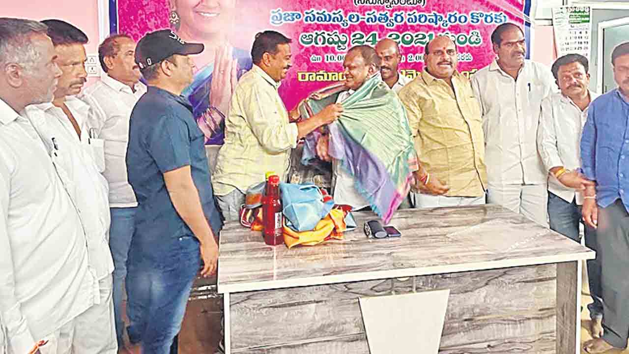 మెదక్‌ ఎంపీ స్థానాన్ని గెలిచి కేసీఆర్‌కు కానుకిద్దాం