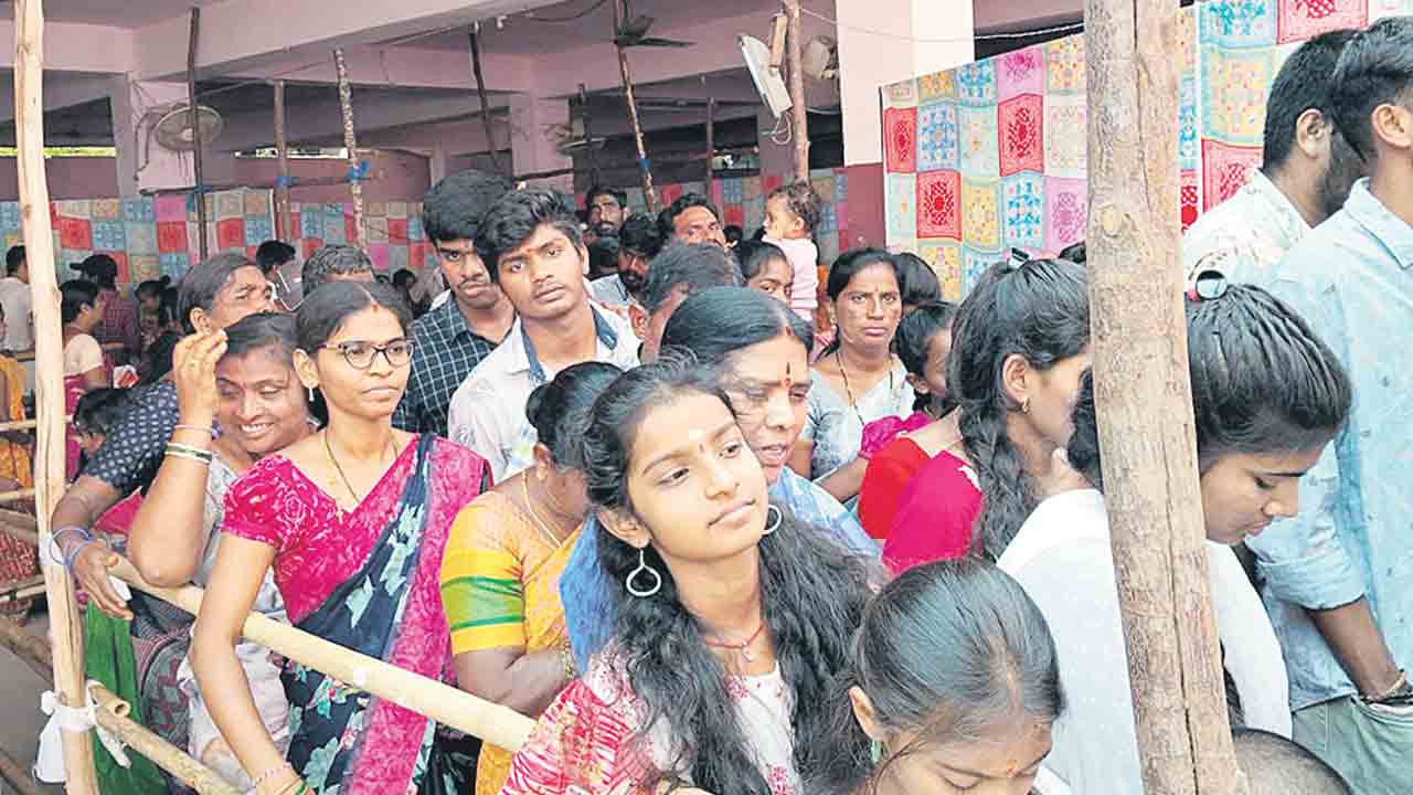 మార్మోగిన హరనామస్మరణ