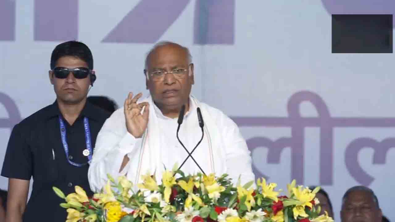 Mallikarjun Kharge | బీజేపీ, ఆరెస్సెస్‌ పాయిజన్‌ లాంటి వాళ్లు.. విషాన్ని రుచి చూస్తే చచ్చిపోతారు: ఖర్గే