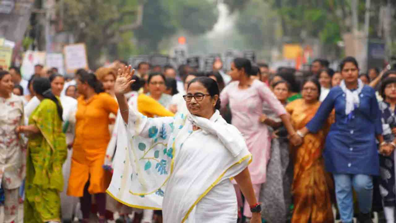 Mamata Banerjee | సందేశ్‌ఖాలీ మహిళలతో కలిసి మమతా ర్యాలీ.. మోదీపై విమర్శలు