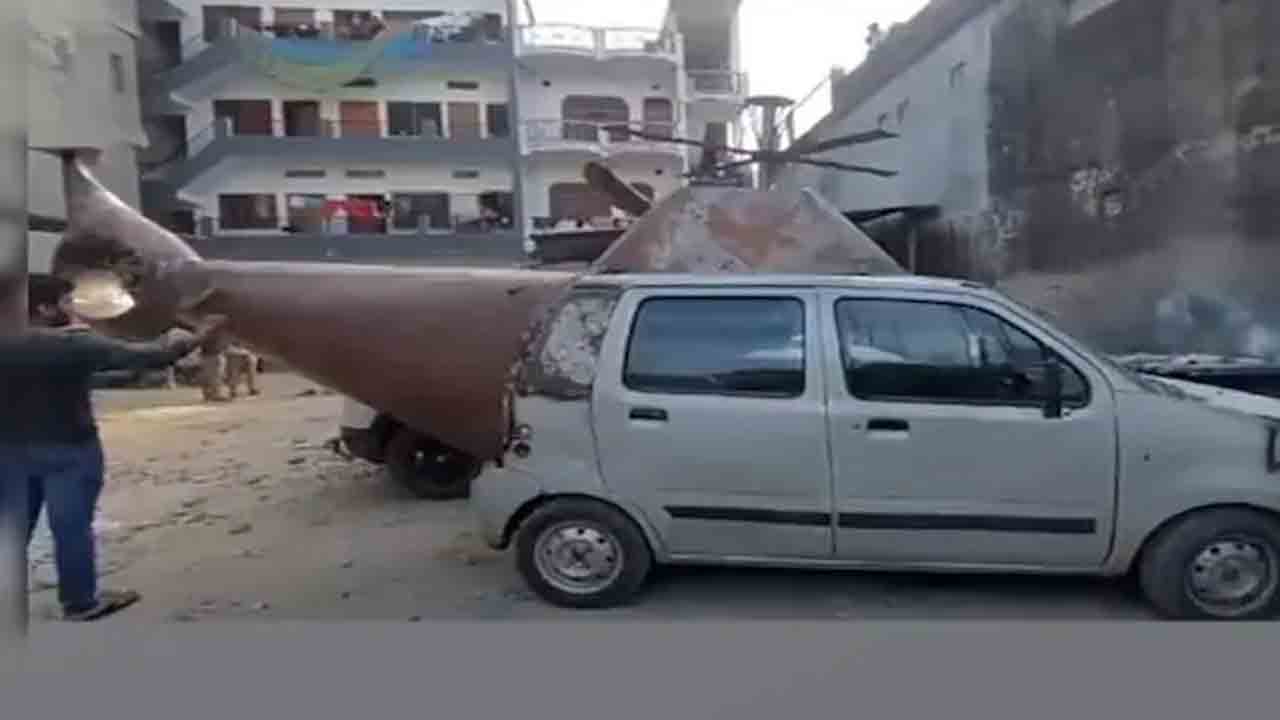 Man Modifies Car Into Chopper | కారును హెలికాప్టర్‌ మాదిరిగా మార్చిన వ్యక్తి.. అధికారులు ఏం చేశారంటే?