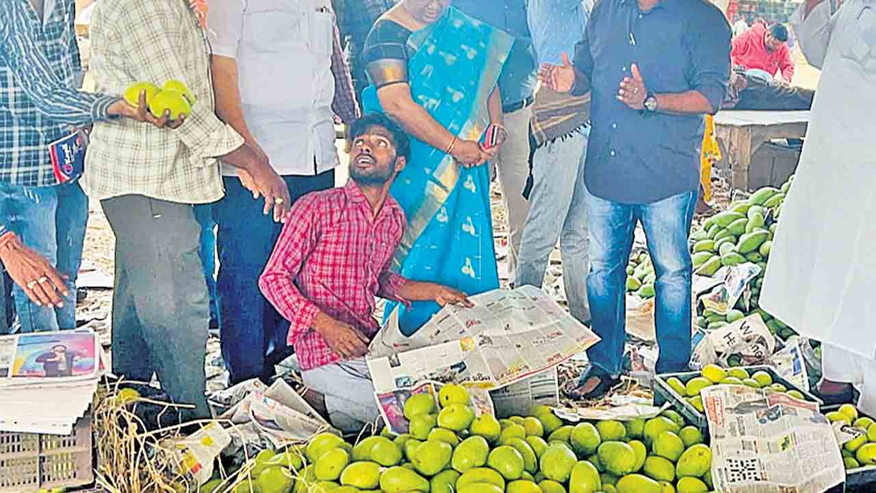 మ్యాంగో మార్కెట్‌ యార్డులో తనిఖీలు