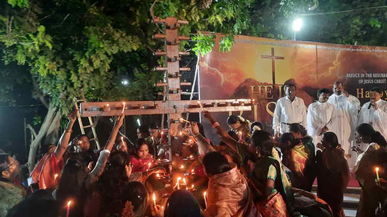 Easter Celebrations | మెదక్‌ సీఎస్‌ఐ చర్చిలో ఘనంగా ఈస్టర్‌ వేడుకలు..