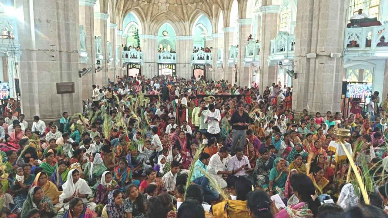 Medak Church | మెదక్‌ చర్చిలో ఘనంగా మట్టల పండుగ