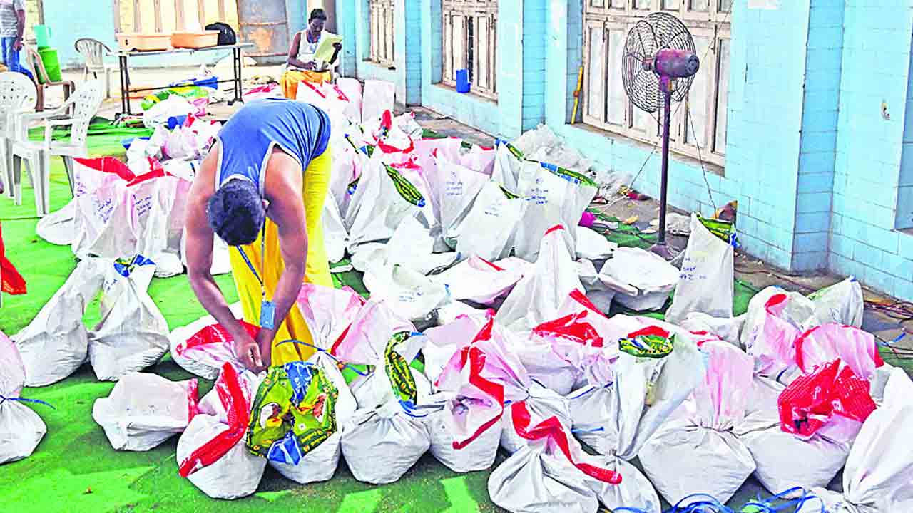 మేడారం ఆదాయం రూ.13.25 కోట్లు