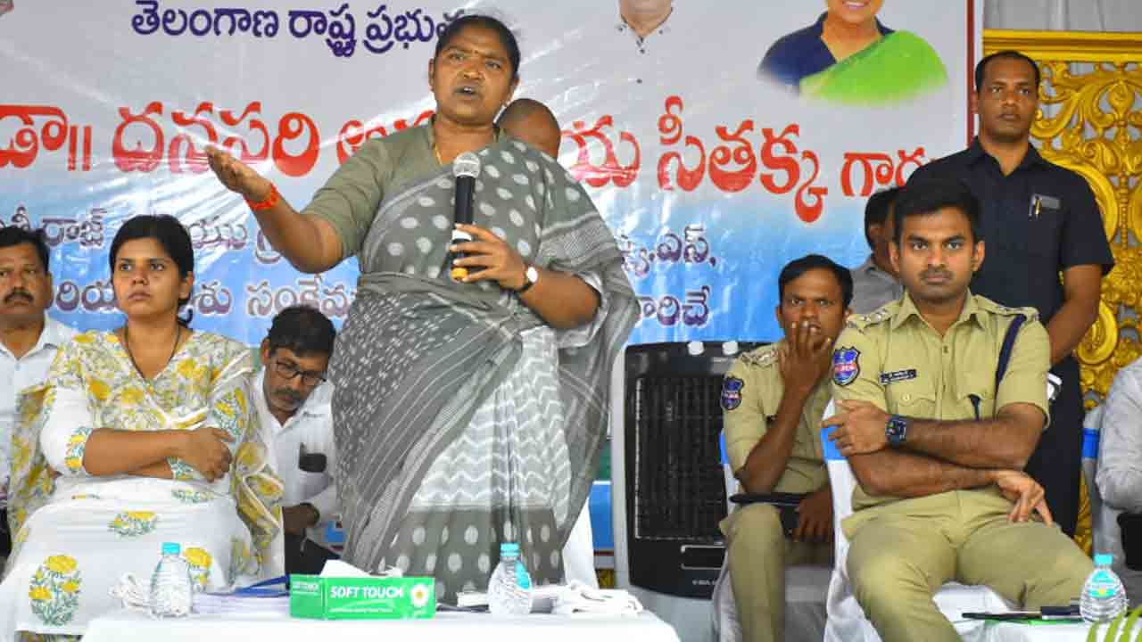Minister Sitakka | ప్రజల జీవన ప్రమాణాలు పెరిగేలా ఉద్యోగులు పనిచేయాలి : మంత్రి సీతక్క