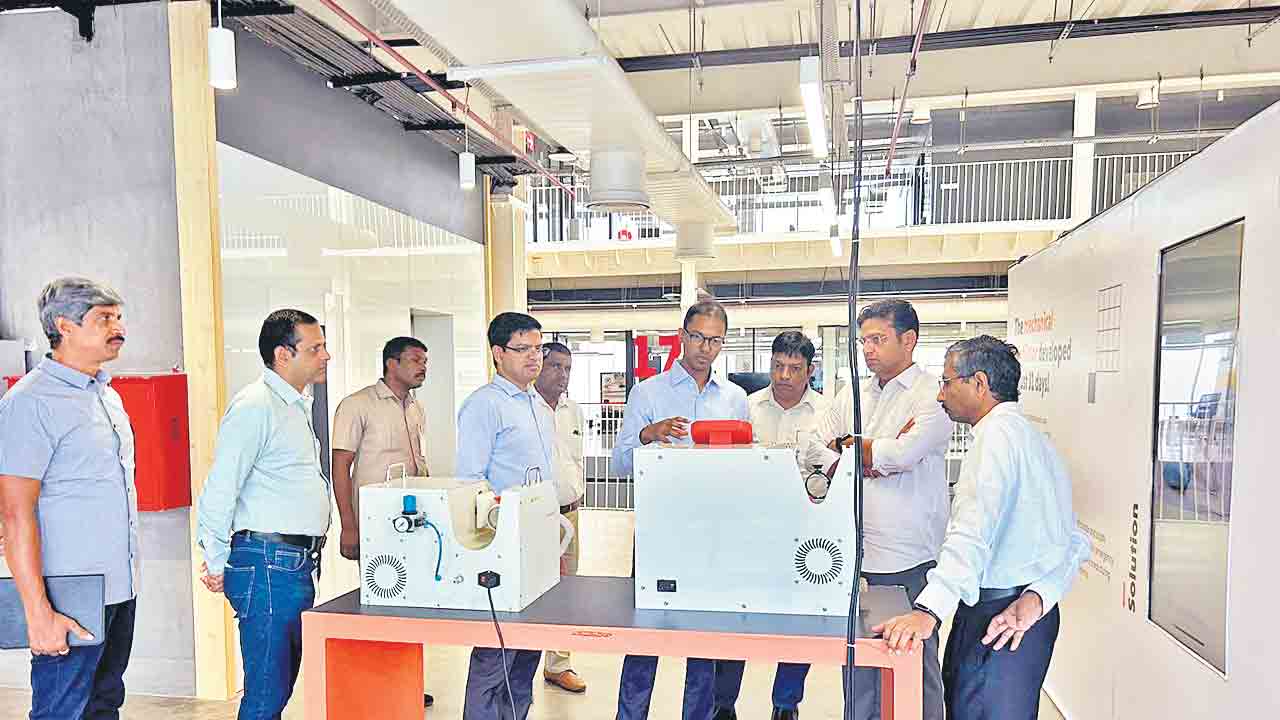 టీ వర్క్స్‌ సందర్శన