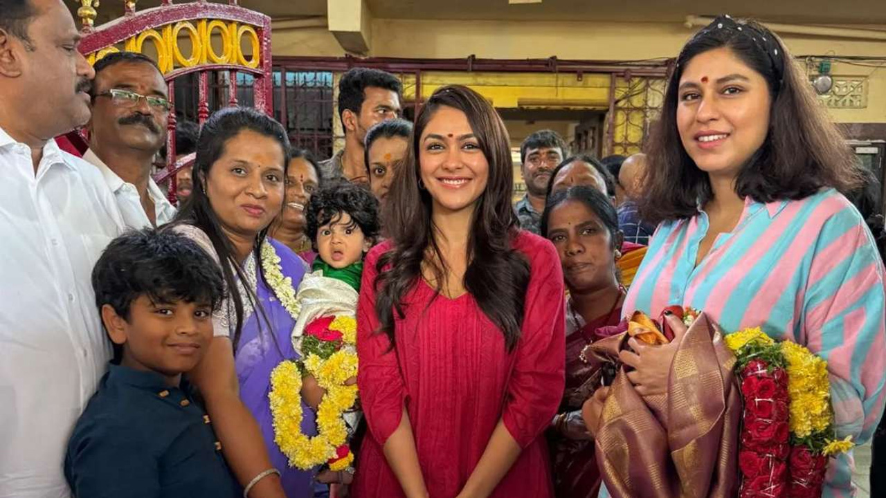 Mrunal Thakur | బల్కంపేట ఎల్లమ్మను దర్శించుకున్న మృణాల్‌ ఠాకూర్‌..!