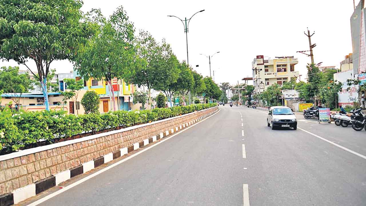 రోడ్లన్నీ నల్లగొండ జిల్లాకే.. కోమట్‌రెడ్డి బ్రదర్స్‌ రాజకీయం!