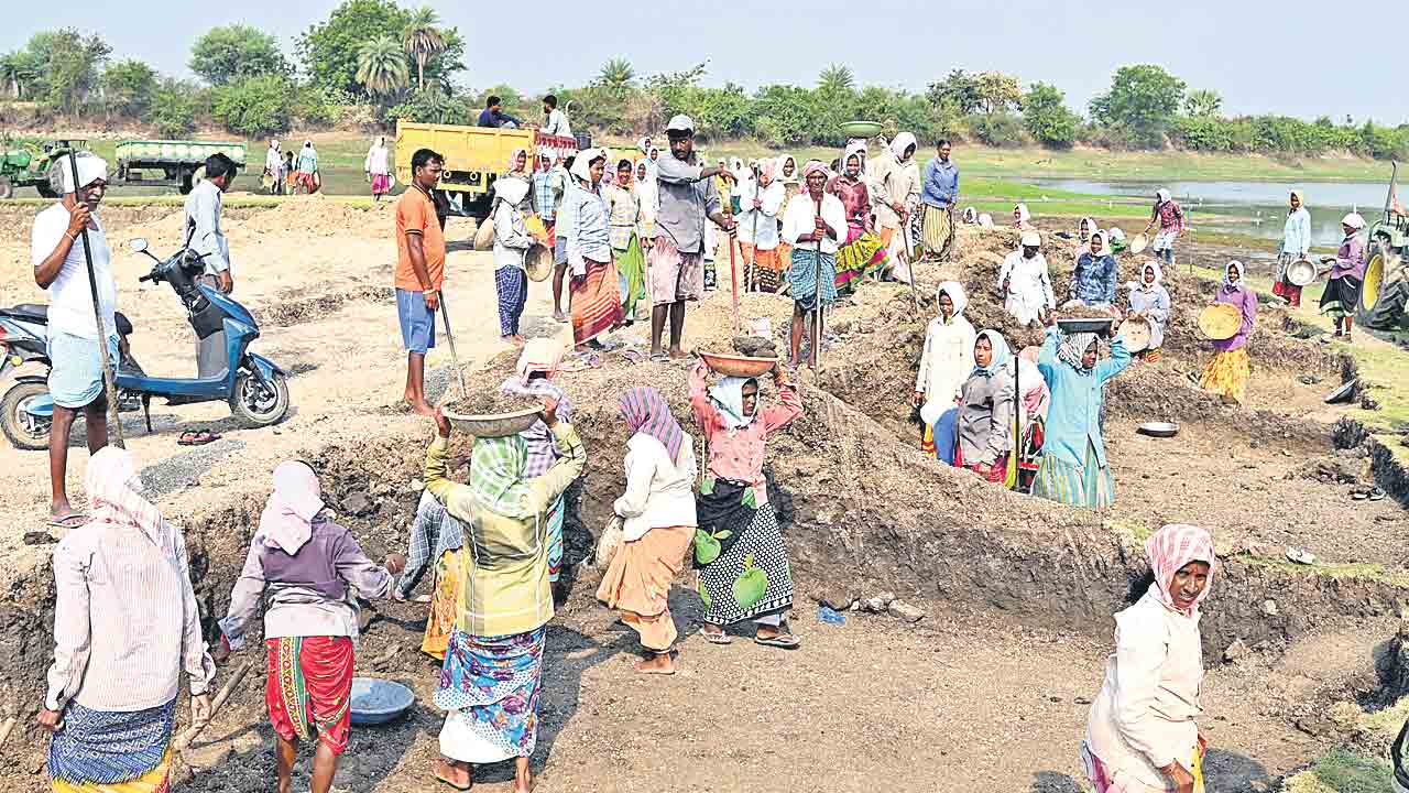 ఉపాధికి సర్వం సిద్ధం