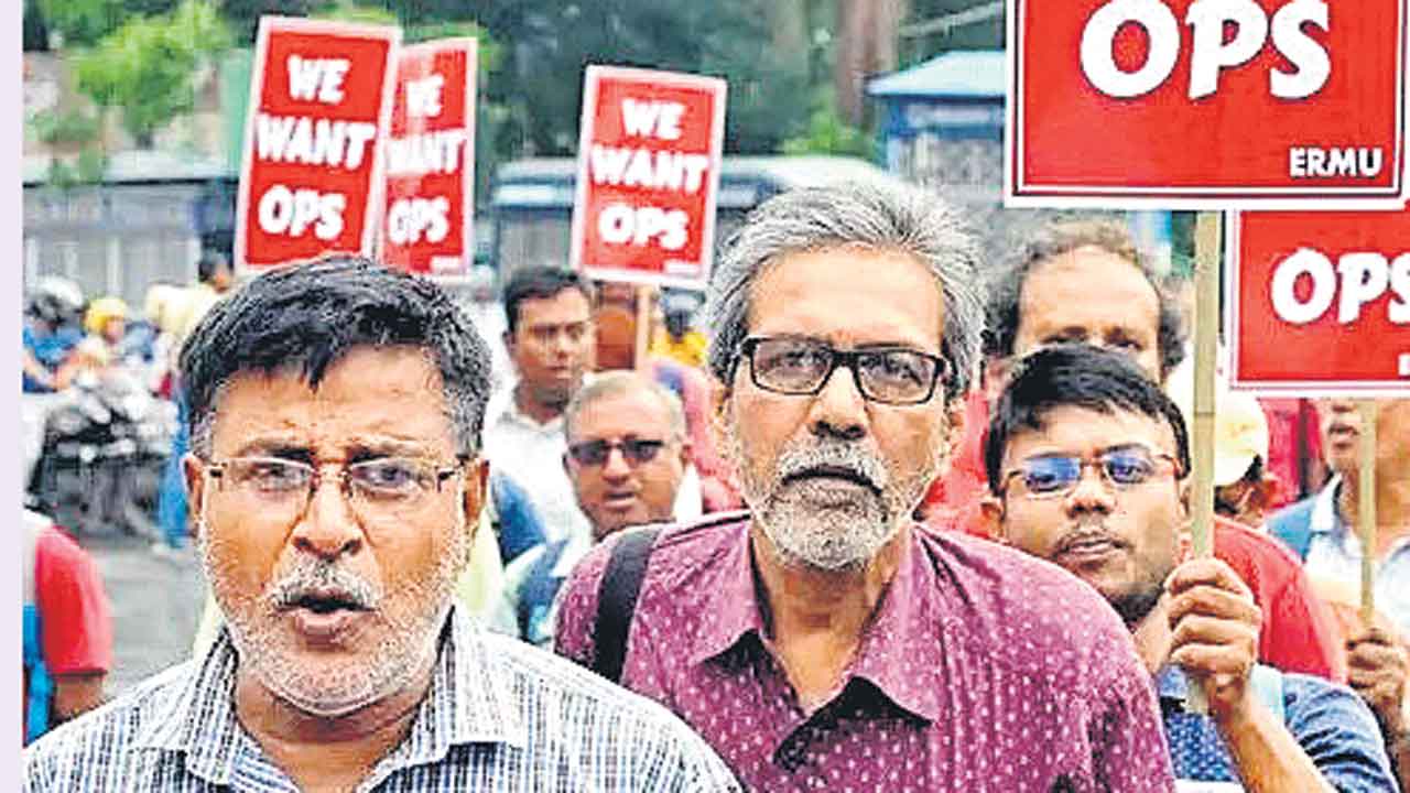 Old Pension Scheme | నూతన పెన్షన్‌ విధానం రద్దు చేయాల్సిందే.. మే 1 నుంచి ఉద్యోగుల దేశ వ్యాప్త సమ్మె