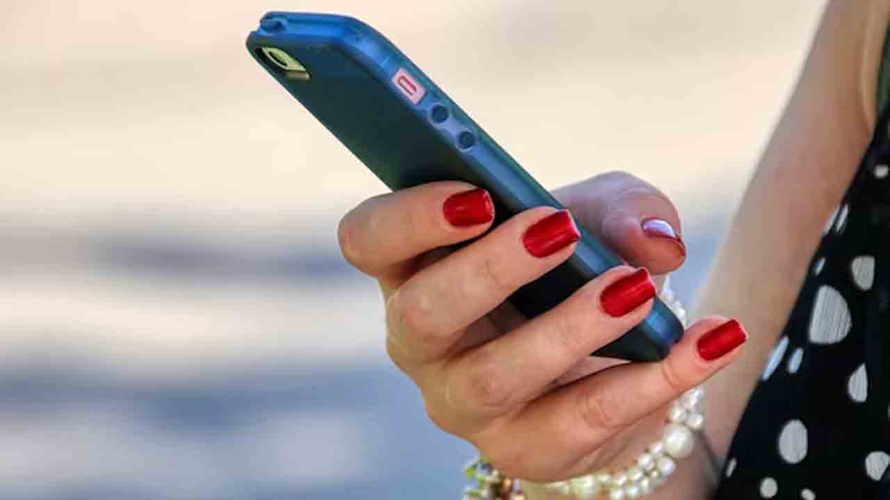 OTT platforms | న్యూడ్‌ కంటెంట్‌.. 18 ఓటీటీ ప్లాట్‌ఫామ్స్‌పై కేంద్రం నిషేధం