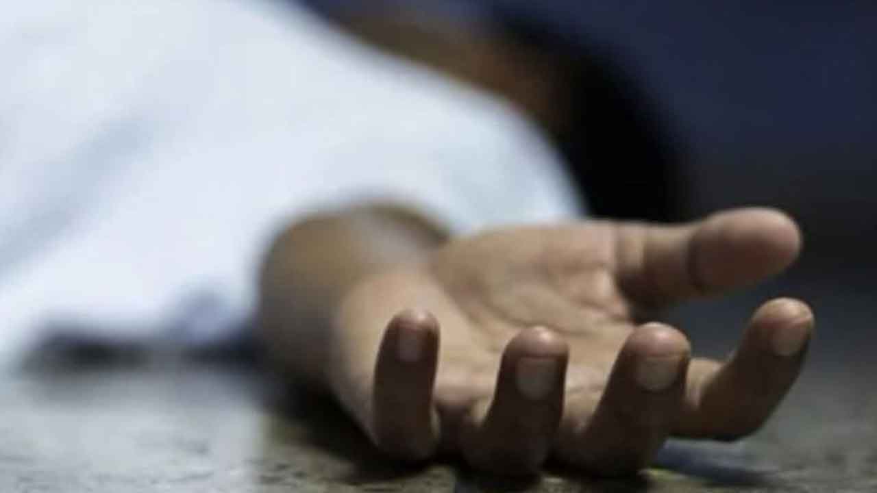 ఔట్సోర్సింగ్ ఉద్యోగి ఆత్మహత్య