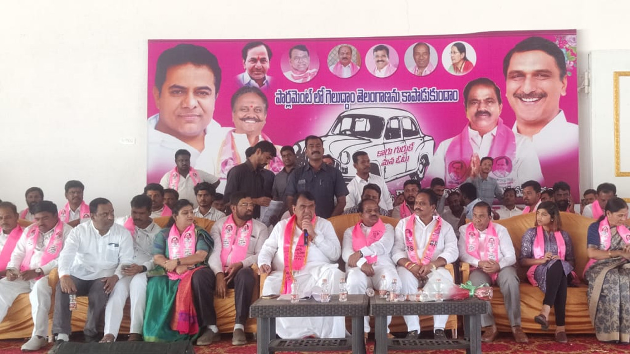 Pocharam Srinivas Reddy | ఎవరు ఎటు వెళ్లిన బీఆర్ఎస్కి నష్టం లేదు : మాజీ స్పీకర్ పోచారం