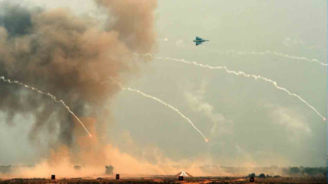Airstrikes | అఫ్గాన్పై అర్ధరాత్రి పాక్ వైమానిక దాడులు.. 8 మంది దుర్మరణం, పలు నివాసాలు ధ్వంసం