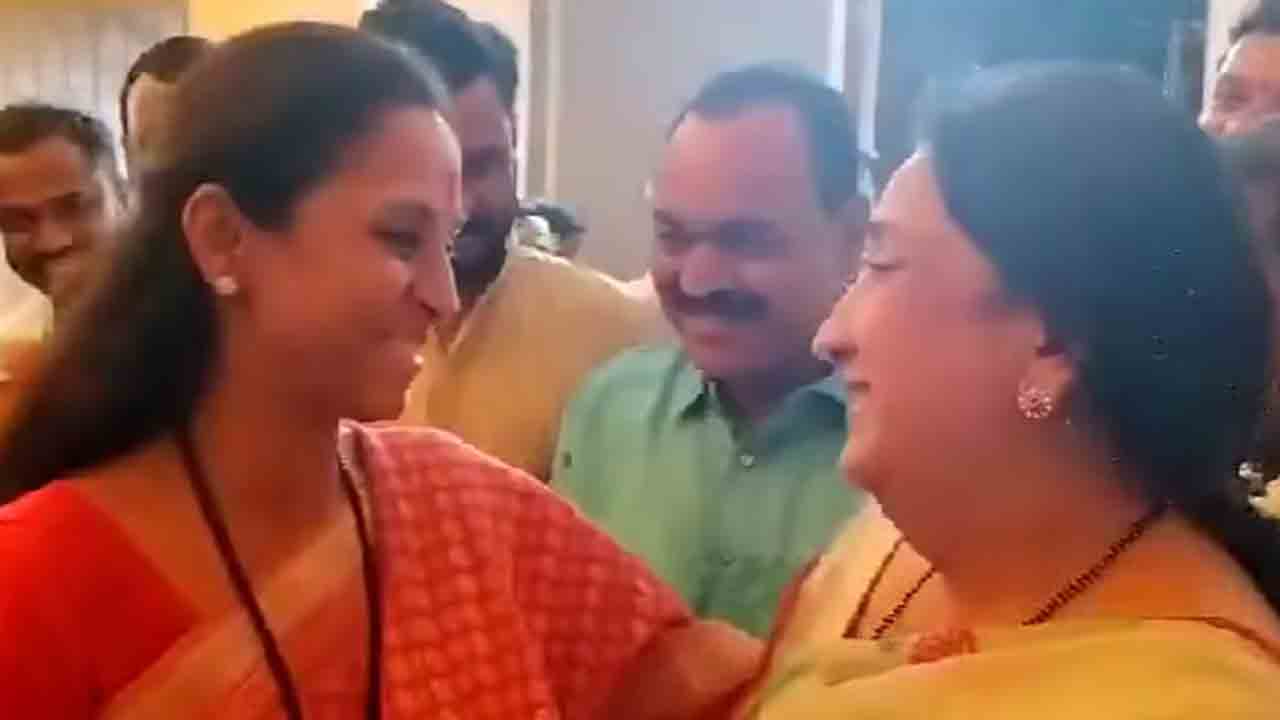 Supriya Sule | పవార్‌ కుటుంబంలో కీలక పరిణామం.. వదినా మరదళ్ల ఆప్యాయ ఆలింగనం.. VIDEO