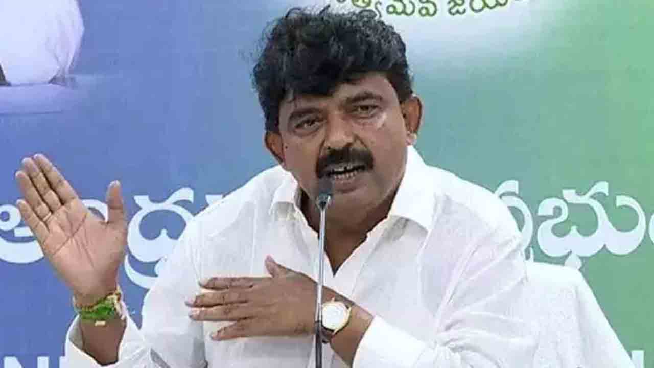 YCP Complaint | టీడీపీ నాయకుల తప్పుడు ఆరోపణలపై సీఈవోకు వైసీపీ నాయకుల ఫిర్యాదు