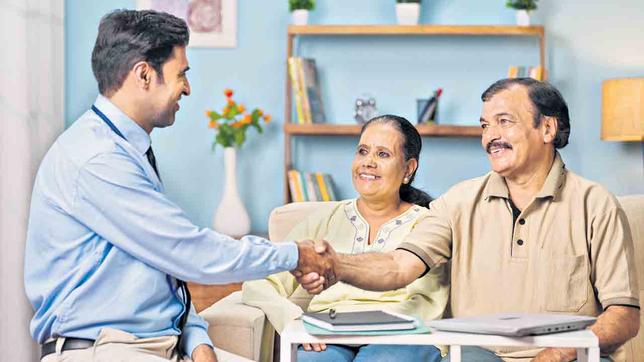 Personal Finance | ఆఫీస్‌ వాళ్లు రూ.5 లక్షల కవరేజీ ఇచ్చాక.. మరో బీమా తీసుకోవడం దేనికి?