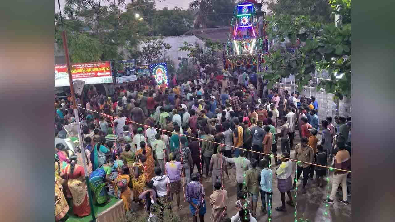 పిల్లలమర్రిలో ఘనంగా రథోత్సవం