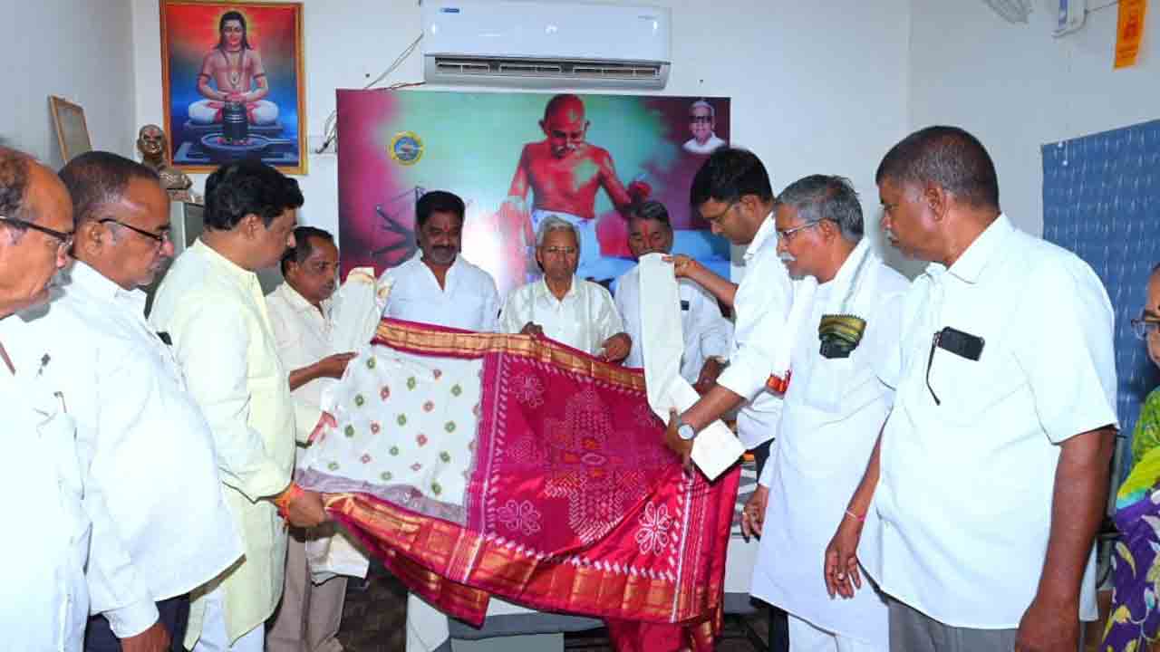 బ్రహ్మోత్సవాలకు పోచంపల్లి వస్త్రాలు సిద్ధం