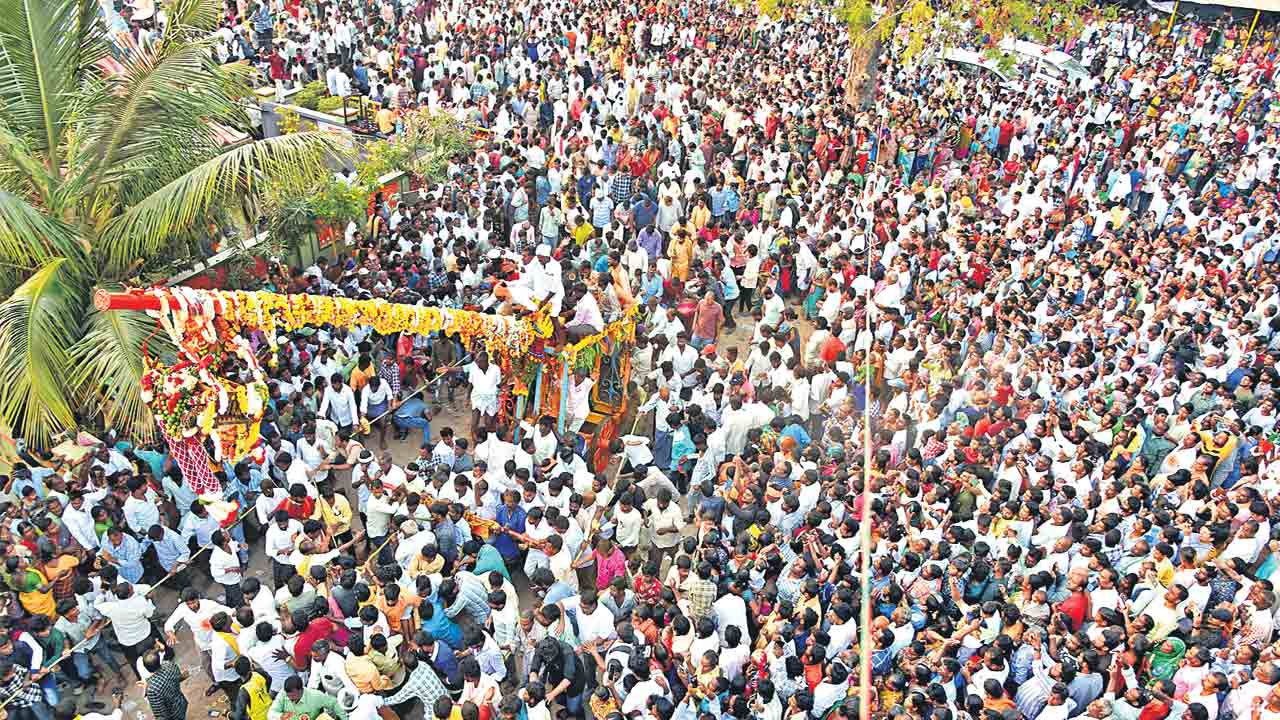 భక్తజన సంద్రం