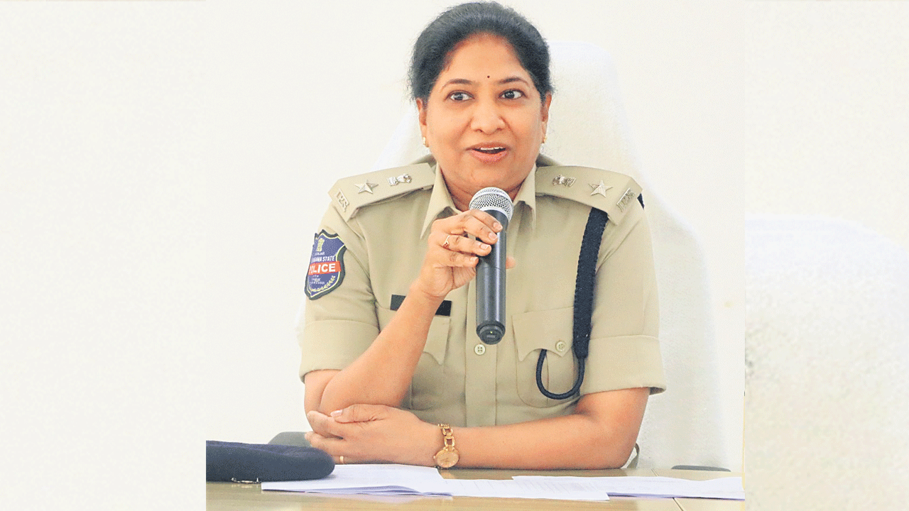 సైబర్ నేరాలకు నియంత్రించాలి