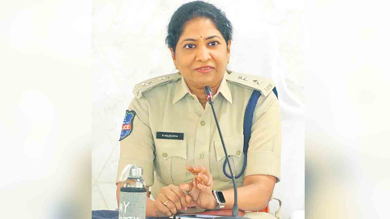 నిష్పక్షపాతంగా ఎన్నికల విధులు నిర్వహించాలి