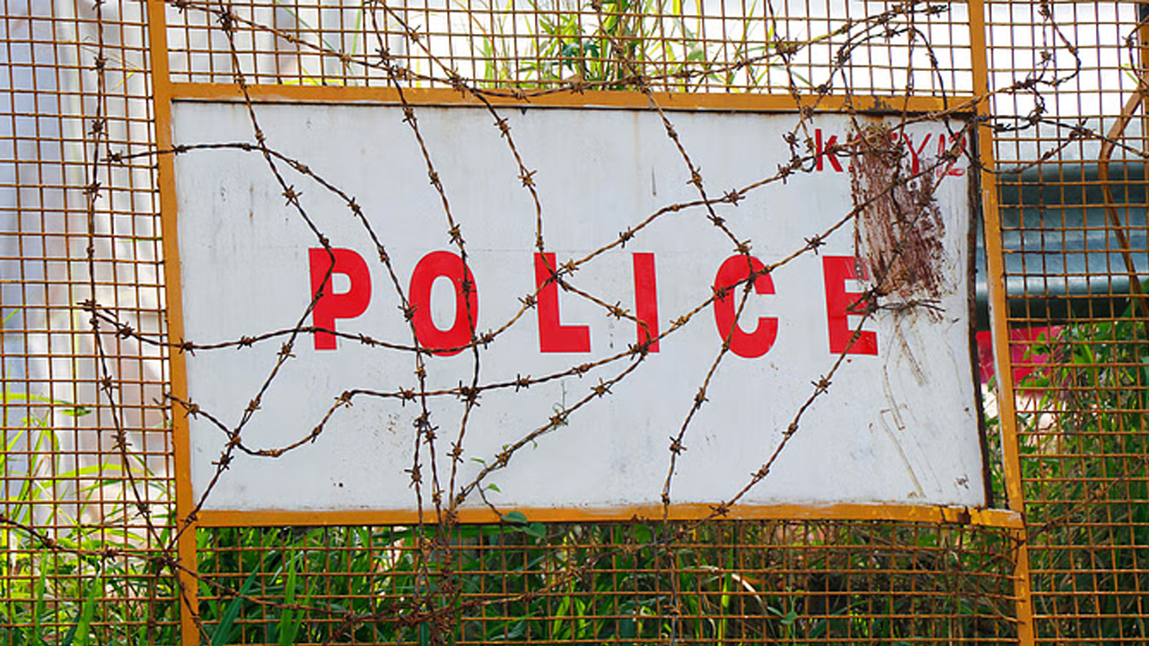 Five Dead in Same Family | భార్యా పిల్లలను హతమార్చి.. తానూ ఆత్మహత్య..!