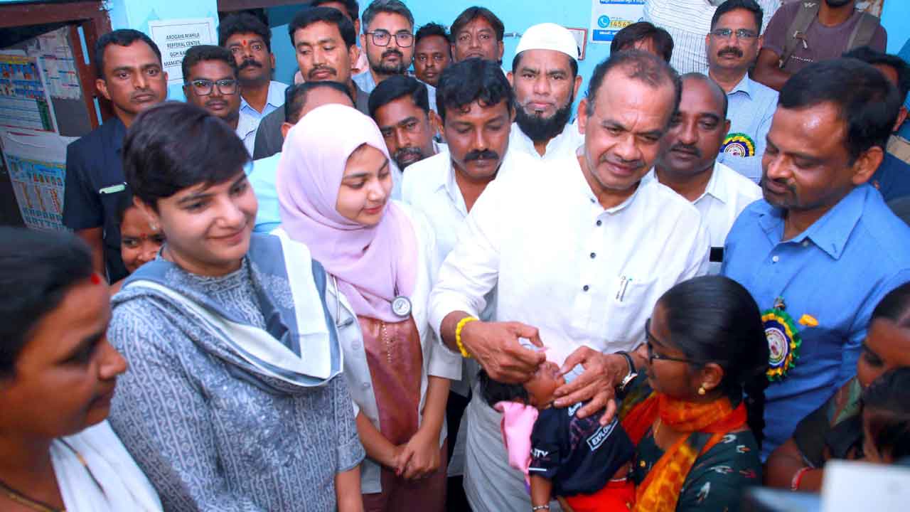 చిన్నారులందరికీ పోలియో చుక్కలు వేయించాలి