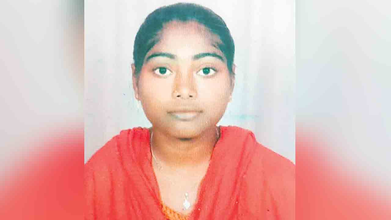 లెక్చరర్లు మందలించారని పాలిటెక్నిక్‌ విద్యార్థిని ఆత్మహత్య