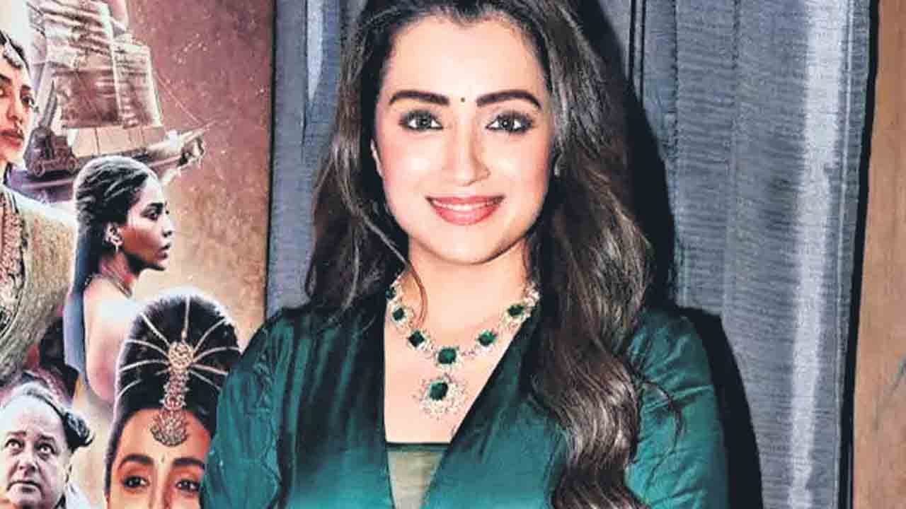 Trisha | విశ్వంభరలో త్రిష ద్విపాత్రాభినయం?..