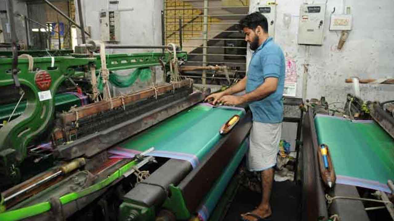 సర్కార్‌పై నేత కార్మికుల కన్నెర్ర