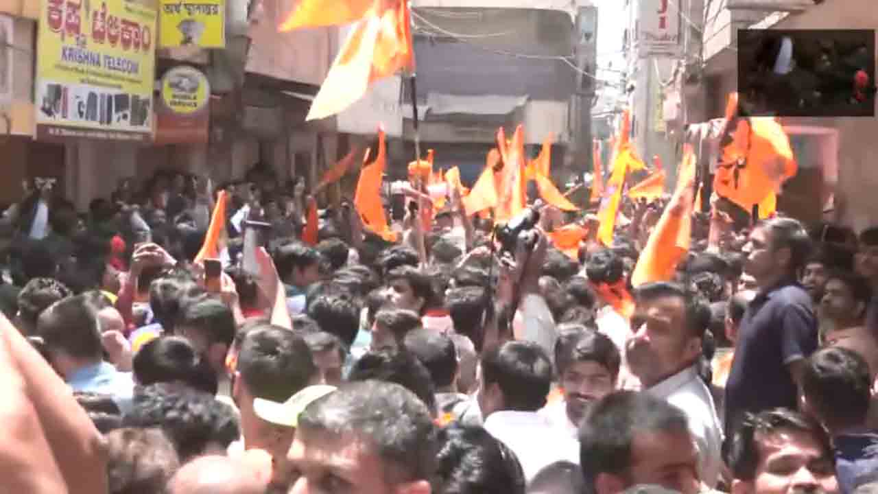 Protest | షాప్‌ కీపర్‌పై దాడి ఘటన.. సిద్ధన్న లేఅవుట్‌లో వెల్లువెత్తిన నిరసనలు.. Videos