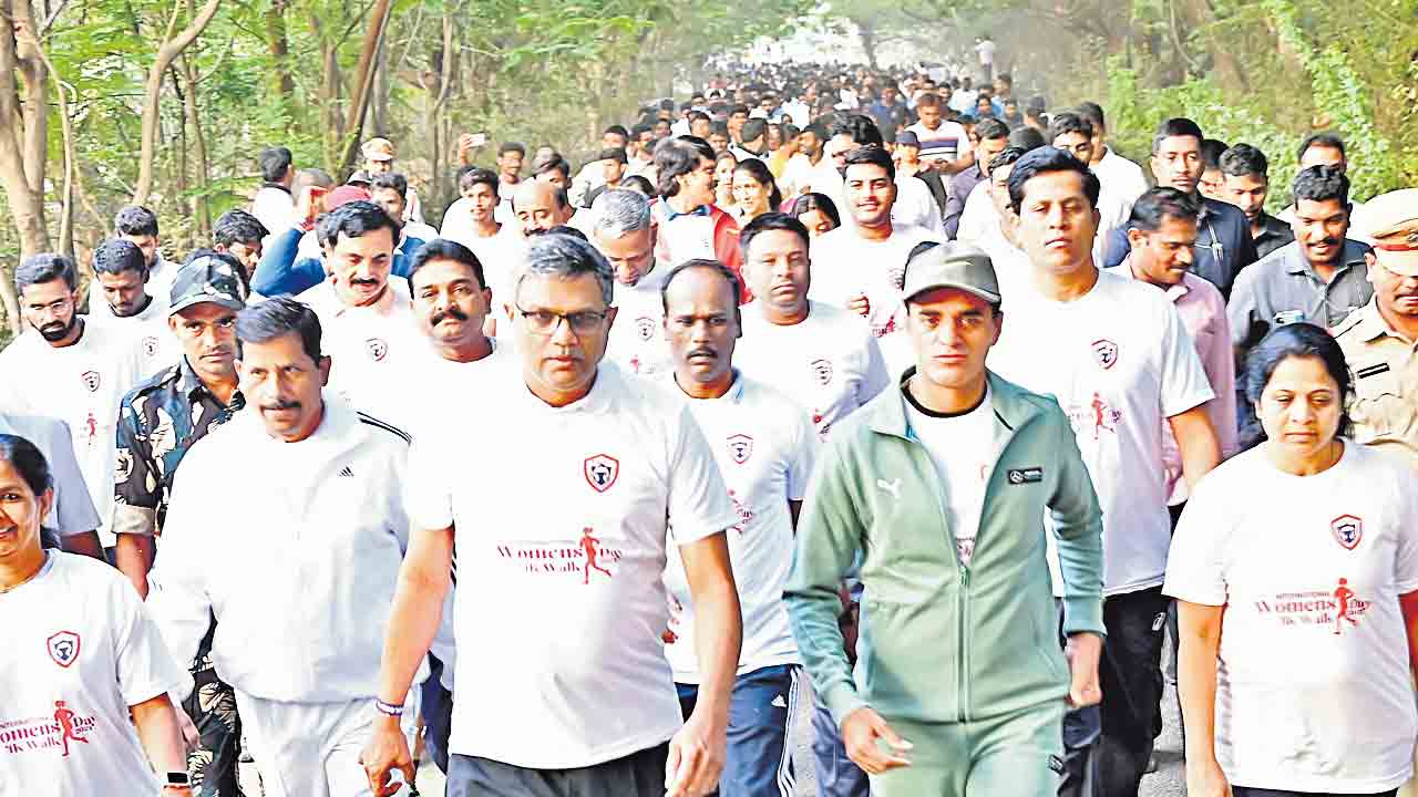 CP Tarun Joshi | మహిళల హక్కులను కాపాడాలి.. వివక్ష చూపడం తగదు: సీపీ తరుణ్‌జోషి