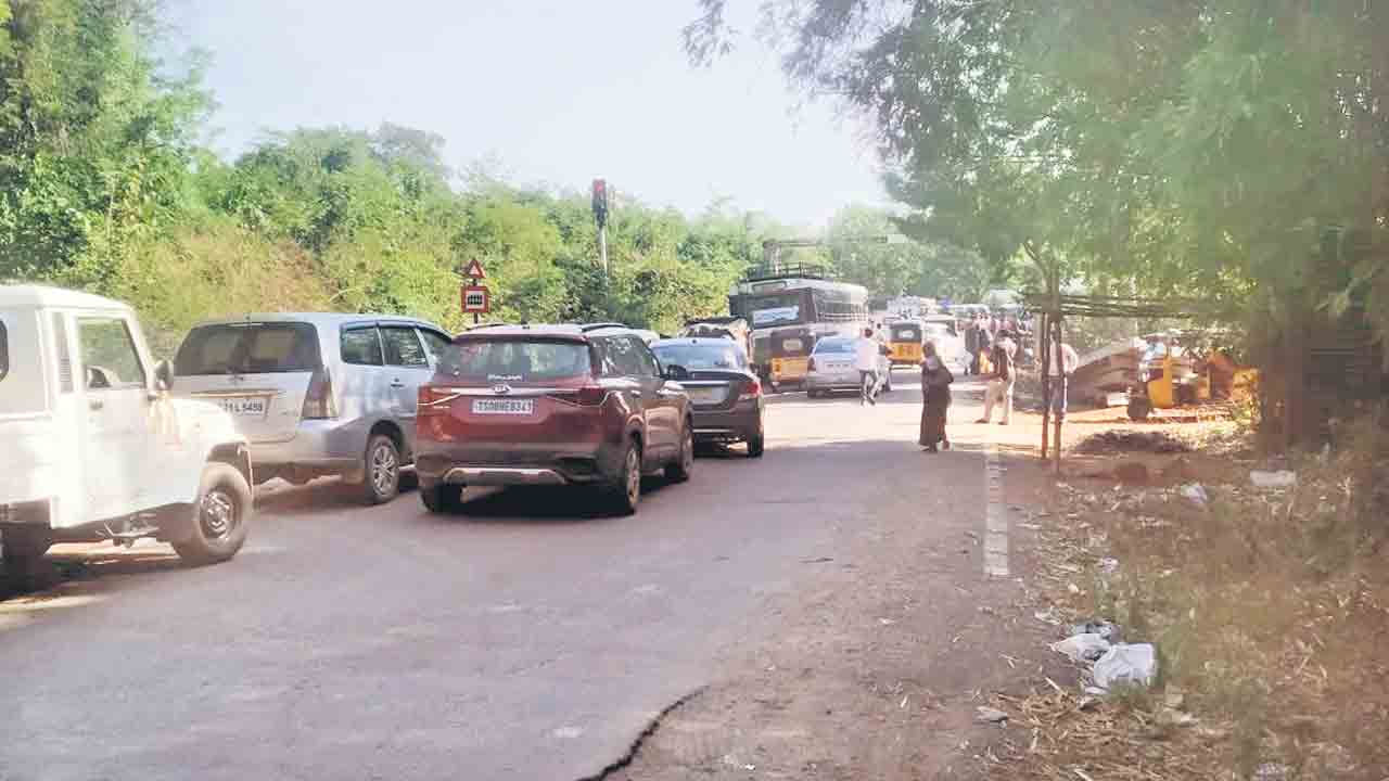 ఎనిమిదేండ్లుగా ఎదురుచూపులే..!