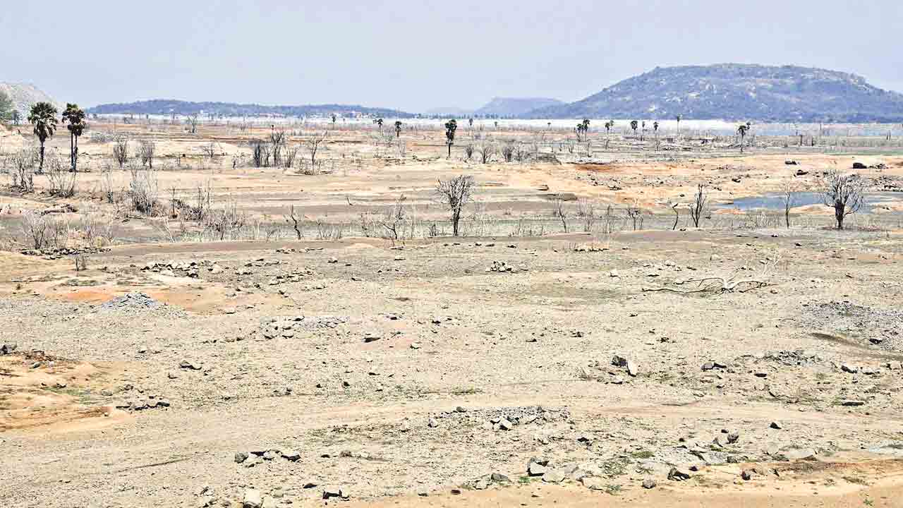 అడుగంటిన ఆశలు