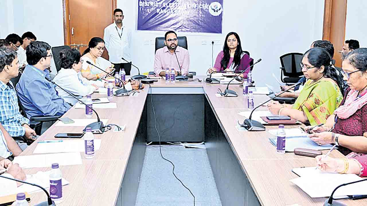 ఓటు హకును  వినియోగించుకోవాలి