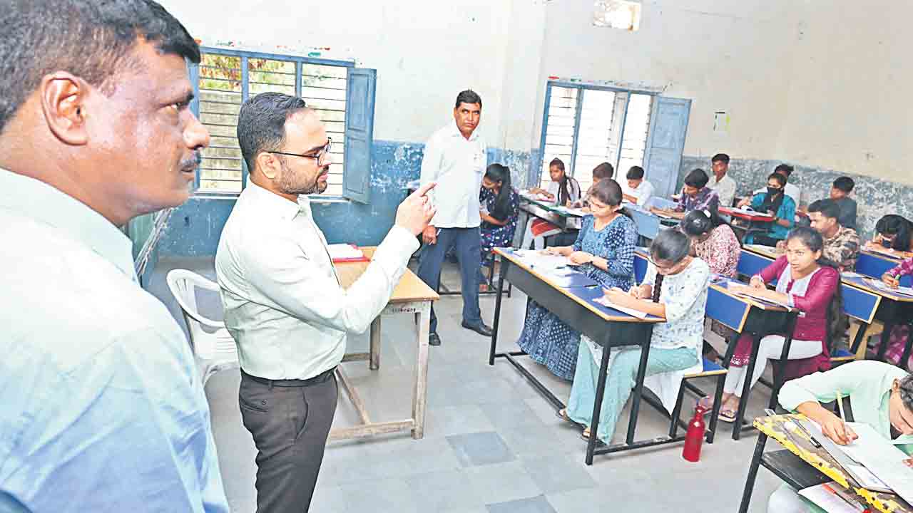 పరీక్షలు పకడ్బందీగా నిర్వహించండి