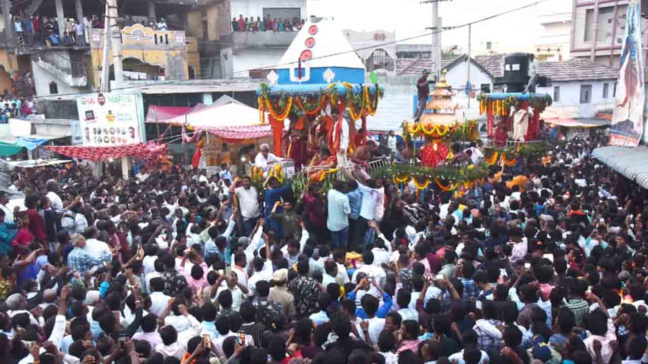 Rathostavam | ధర్మపురిలో రమణీయంగా లక్ష్మీనరసింహస్వామి రథోత్సవం