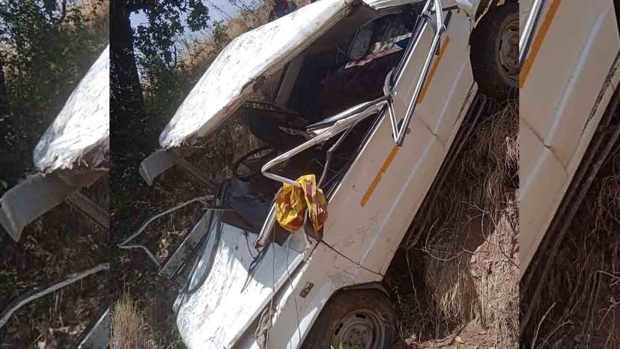 Road accident | అదుపుతప్పి భారీ లోయలో పడిన కారు.. ఇద్దరు మృతి, పలువురికి గాయాలు
